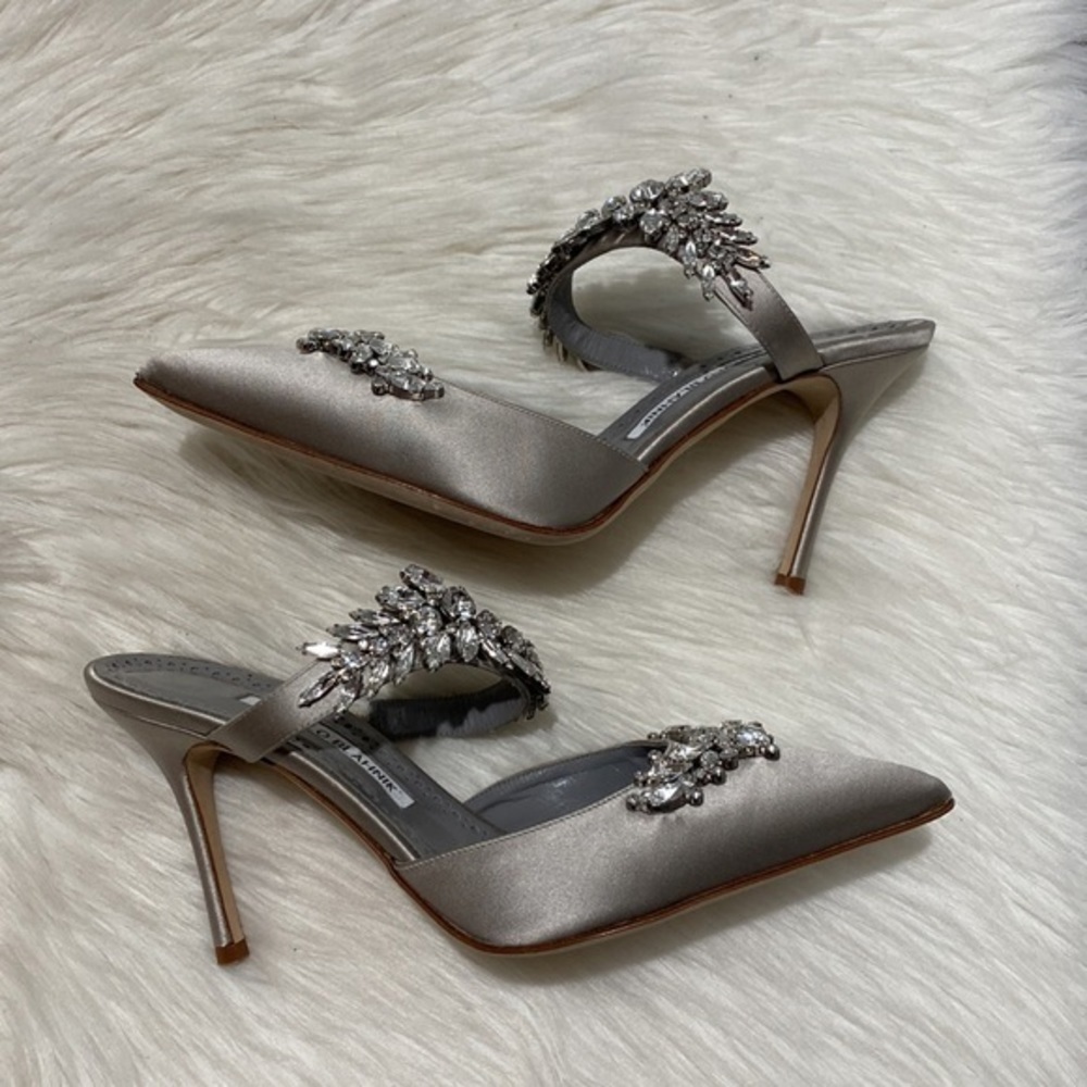 New Manolo Blahnik Lurum grey satin crystal embellished mules size 39EU - Picture 4 of 15